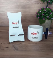 Kişiye Özel Sekreter Hediye Sepeti Kupa Bardak T Kulplu ve Ahşap Telefon Standı Sekretere Hediye (Model 2)
