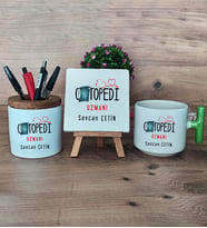 Ortopedi Uzmanı Hediye Sepeti Kupa Bardak T Kulplu, Kalemlik ve Dekoratif Taş Tıp Bayramı Hediyesi (Model 8)