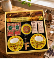 El Yapımı Çini Fincan Seti & Çini İkramlık & Harf Anahtarlık & Kahve & Tütsülük ve 1 Paket Tütsü & Kokulu Mendil & Hediye Kutusu (Sarı)