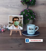 Doktor Fotoğraflı Dekoratif Taş, Ahşap Altlıklı Türk Kahvesi Fincanı Hediye Tıp Bayramı Hediyesi Doktora Hediye (Model 4)