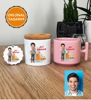 Kişiye Özel Karikatürlü İnşaat Mühendisi Hediye Seti Pastel T Kupa, Kalemlik, Anahtarlık Erkek İnşaat Mühendisine Mühendisler Günü Hediyesi (Pembe)