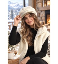 Peluş Kadın Kasket Şapka ile Yumuşacık Bir Dokunuş (Krem)