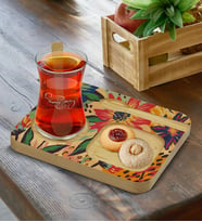 BK Gift Kişiye Özel Doğal Ahşap Kaşıklı Sunum Tabağı ve Heybeli Çay Bardağı Hediye Seti, Ev Hediyesi, Arkadaşa Hediye, Anneye Hediye, Doğum Günü Hediyesi (Model 10)