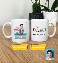 Kişiye Özel Karikatürlü Eczacı Hediye Kupa Bardak Erkek Ezacıya Tıp Bayramı Hediyesi (Beyaz)