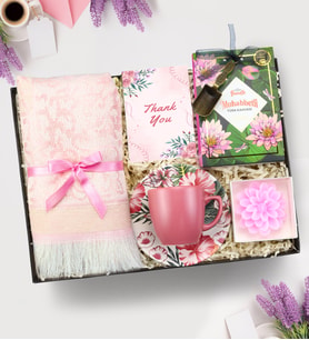 Seccade & Muhabbetli Türk Kahvesi & Lotus Mum & Türk Kahvesi Fincanı Hediye Seti (Pembe)