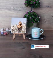 8 Mart Dünya Kadınlar Günü Hediyesi Fotoğraflı Dekoratif Taş, Ahşap Altlıklı Türk Kahvesi Fincanı Hediye (Model 7)
