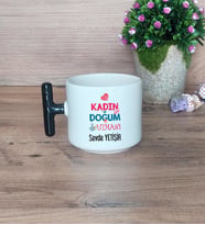Kadın Doğum Uzmanı Hediye Sepeti Kupa Bardak T Kulplu, Kalemlik ve Ahşap Telefon Standı Tıp Bayramı Hediyesi (Model 6)