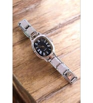 Vintage Minimal Çelik Ayarlanabilir Kordonlu Retro Kordon Oval Gold Kadın Kol Saati (Gümüş-Siyah)