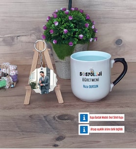 Sosyoloji Öğretmeni Kupa Bardak Beyaz ve Fotoğraflı Ahşap Anahtarlık Hediye Öğretmenler Günü Hediyesi (Model 10)