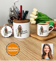 Kişiye Özel Karikatürlü Kadın Asker Hediye Seti Türk Kahvesi Fincanı, Kalemlik, Anahtarlık Asker Sevgiliye Doğum Günü Hediyesi (Ahşap)
