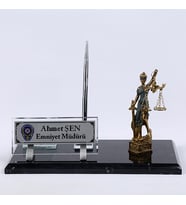 THEMİS ADALET HEYKELLİ EFES VİP HEDİYELİK SET MASA İSİMLİK HEDİYELİK OFİS MASA İSİMİLĞİ (Siyah-Gri)