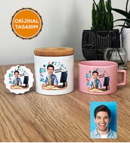Kişiye Özel Karikatürlü Bilgisayar Mühendisi Hediye Seti Pastel Fincan, Kalemlik, Anahtarlık Erkek Bilgisayar Mühendisi Hediye (Pembe)