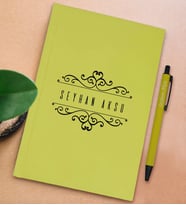 BK Gift Kişiye Özel İsimli Sarı Sert Kapaklı Defter ve Tükenmez Kalem Seti, Arkadaşa Hediye, Yeni İş Hediyesi, Doğum Günü Hediyesi (Model 19)
