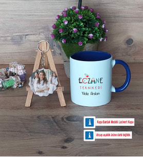 Eczane Teknikeri Kupa Bardak Beyaz ve Fotoğraflı Ahşap Anahtarlık Hediye (Model 3)