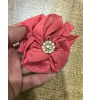 9X9 CM TAŞLI İNCİLİ KABARTMA GÜL ÇİÇEK BROŞ YAKA İĞNESİ TÜRBAN İĞNESİ (Açık Gül Kurusu)