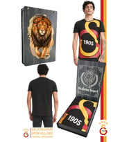 Galatasaray Orijinal Lisanslı Büyük Logolu T-Shirt Hediyelik Ahşap Kutulu (Siyah - Kırmızı) (Siyah-Kırmızı)