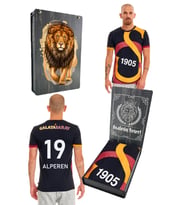 Galatasaray Orijinal Lisanslı Unisex Siyah Arma T-Shirt Kişiye Özel Ahşap Kutulu (STD)