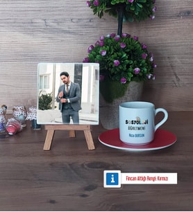 Sosyoloji Öğretmeni Fotoğraflı Dekoratif Taş, Ahşap Altlıklı Türk Kahvesi Fincanı Hediye Öğretmenler Günü Hediyesi (Model 3)