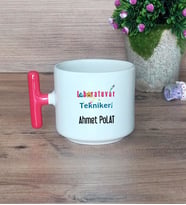 Laboratuvar Teknikeri Hediye Sepeti Kupa Bardak T Kulplu, Kalemlik ve Ahşap Telefon Standı Tıp Bayramı Hediyesi (Model 1)