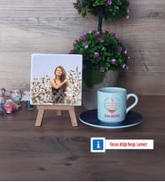 8 Mart Dünya Kadınlar Günü Hediyesi Fotoğraflı Dekoratif Taş, Ahşap Altlıklı Türk Kahvesi Fincanı Hediye (Model 4)