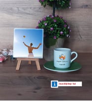 Voleybol Antrenörü Fotoğraflı Dekoratif Taş, Ahşap Altlıklı Türk Kahvesi Fincanı Hediye (Model 9)