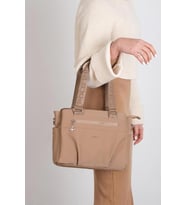 Kadın Omuz Çantası Saten Kumaş 35*25 Cm Çapraz Askılı Postacı Çanta Mega Bag Vegan Deri Kol Çantası  (Vizon)