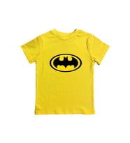 Batman baskılı pamuklu penye kumaş yazlık çocuk tişört (Sarı)