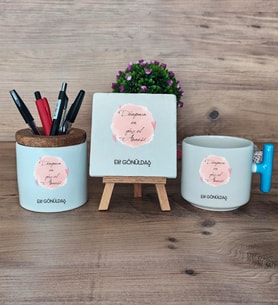 Dünyanın En Güzel Annesi Hediye Sepeti Kupa Bardak T Kulplu, Kalemlik ve Dekoratif Taş Anneye Doğum Günü Anneler Günü Hediyesi (Model 3)