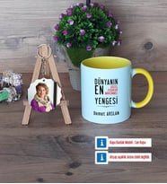 Yengeye Hediye Kupa Bardak Beyaz ve Fotoğraflı Ahşap Anahtarlık Hediye (Model 7)