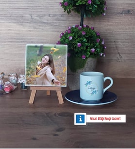 İsme Özel Doğum Günü Hediyesi Fotoğraflı Dekoratif Taş, Ahşap Altlıklı Türk Kahvesi Fincanı Hediye (Model 4)