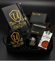 Kişiye Özel Siyah Ajanda Defter & Siyah Kupa & Cüzdan & Kartvizitlik & Zippo Tarzı Çakmak & Tükenmez Kalem & Caffe Mocha Hediye Seti (Model 2)