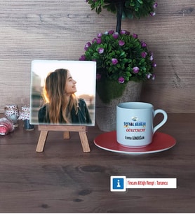Sosyal Bilgiler Öğretmeni Fotoğraflı Dekoratif Taş, Ahşap Altlıklı Türk Kahvesi Fincanı Hediye Öğretmenler Günü Hediyesi (Model 8)