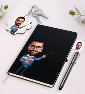 BK Gift Kişiye Özel Erkek Öğretmen Karikatürlü Beyaz Defter Kalem Ve Anahtarlık Hediye Seti-4 (Model 2)