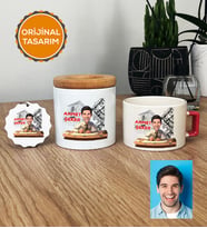 Kişiye Özel Karikatürlü Mimar Hediye Seti Lüks Fincan, Kalemlik, Anahtarlık Erkek Mimara Mimarlar Günü Hediyesi (Pembe)