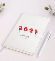 BK Gift Kişiye Özel 2024 Mutlu Yıllar Siyah Defter ve Kalem Hediye Seti-2 (Beyaz)