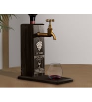 BK Gift Kişiye Özel Kabartma İsimli Musluklu Siyah(Ebony) Ahşap Şarap Standı, Şarap Çeşmesi, Doğum Günü Hediyesi, Ev Hediyesi, İçecek Dispenseri (Model 19)
