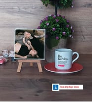 Kız Kardeş Fotoğraflı Dekoratif Taş, Ahşap Altlıklı Türk Kahvesi Fincanı Hediye (Model 8)
