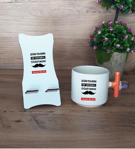 Erkek Öğretmene Hediye Hediye Sepeti Kupa Bardak T Kulplu ve Ahşap Telefon Standı Öğretmenler Günü Hediyesi (Model 7)