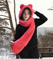 Kış Modası: Kapşonlu Welsoft Peluş Bere - Atkılı - Polar Boyunluk Şalı (Fuşya)