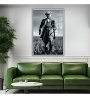 Metal Çerçeveli Temperli Cam Tablo Siyah Beyaz Kasketli Atatürk (Gümüş)