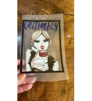 ÜTÜ İLE YAPIŞAN KARA KALEM KIZ GÖRSELLİ TRANSFER BASKI ARMA 16X12 CM (Mavi)