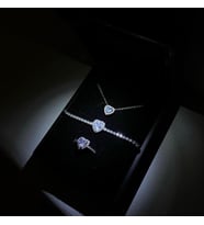 Işıklı mini set kutusunda 3lü set kolye yüzük bileklik seti sevgililer günü hediyesi (Gümüş)