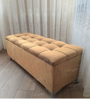 Çizgi Kapitoneli Sandıklı Puf 110 cm Gümüş Ayak (Vizon)