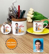 Kişiye Özel Karikatürlü İnşaat Mühendisi Hediye Seti Türk Kahvesi Fincanı, Kalemlik, Anahtarlık Erkek İnşaat Mühendisine Mühendisler Günü Hediyesi (Sarı)