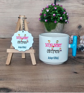 Sosyal Bilgiler Öğretmeni Hediye Seti Kupa Bardak T Kulplu ve Anahtarlık Öğretmenler Günü Hediyesi (Model 3)
