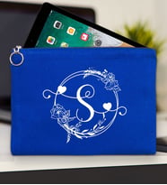 BK Gift Kişiye Özel Harfli Tablet Çantası 30x21cm(12 Renk Seçeneği), Ipad Çantası, Baskılı Tablet Kılıfı (Mavi)