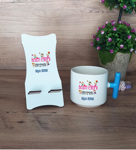 Beden Eğitimi Öğretmeni Hediye Sepeti Kupa Bardak T Kulplu ve Ahşap Telefon Standı Öğretmenler Günü Hediyesi (Model 3)