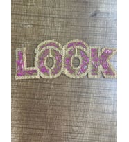 15X6 CM ÜTÜ İLE YAPIŞAN HASIR BONCUK İŞLEME LOOK YAZI ARMA YAMAA DİKİŞ HOBİ AKSESUARI (Pembe)