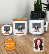 Kişiye Özel Karikatürlü İngilizce Öğretmeni Hediye Seti T Kupa, Kalemlik, Anahtarlık Kadın İngilizce Öğretmenine Öğretmenler Günü Hediyesi (Beyaz)