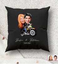 BK Gift Kişiye Özel Sevgililer Karikatürlü Premium Kumaş Siyah Kırlent Yastık, Ev Hediyesi, Ev Dekorasyonu, Kişiselleştirilmiş Yastık, Dekoratif Hediye (Model 12)